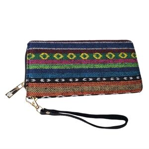 NWOT Women's Wallet Zip Around Wristlet Abstract Weave Fabric